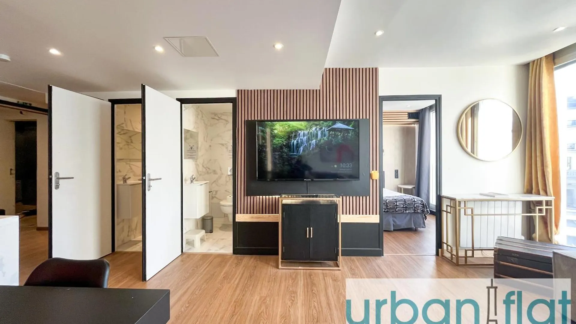Urban Flat 128 - Beautiful 4 Bdr Flat Champs-Elysees Paris 0*,  Frankrike