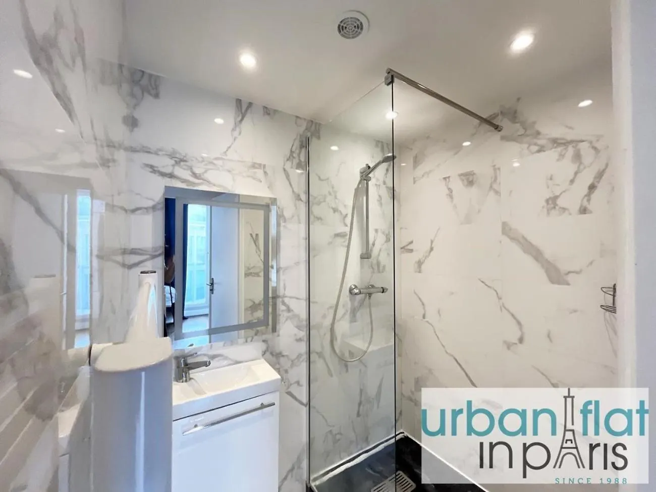 Apartment Urban Flat 128 - Beautiful 4 Bdr Flat Champs-Elysees Paris