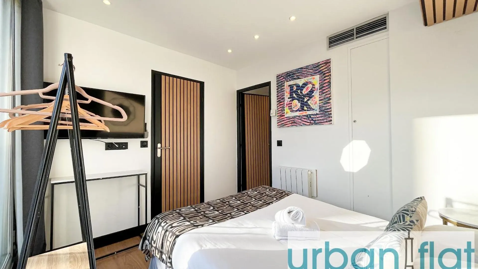 Urban Flat 128 - Beautiful 4 Bdr Flat Champs-Elysees Paris