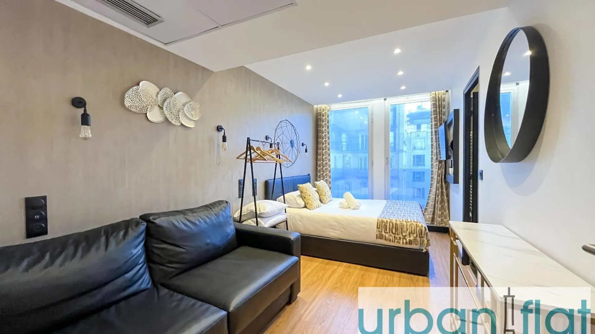Urban Flat 128 - Beautiful 4 Bdr Flat Champs-Elysees Paris Apartment