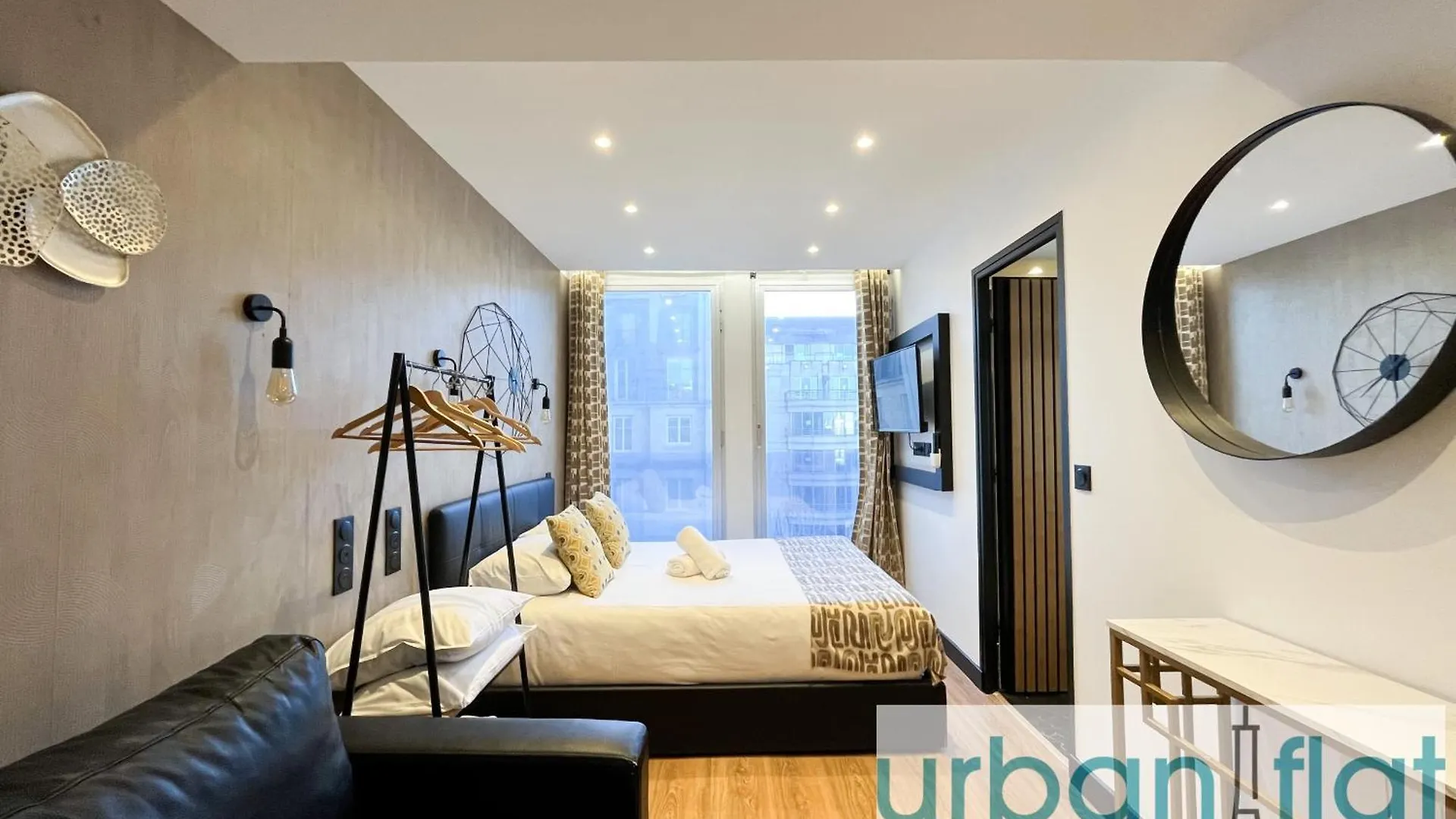 Urban Flat 128 - Beautiful 4 Bdr Flat Champs-Elysees Paris France