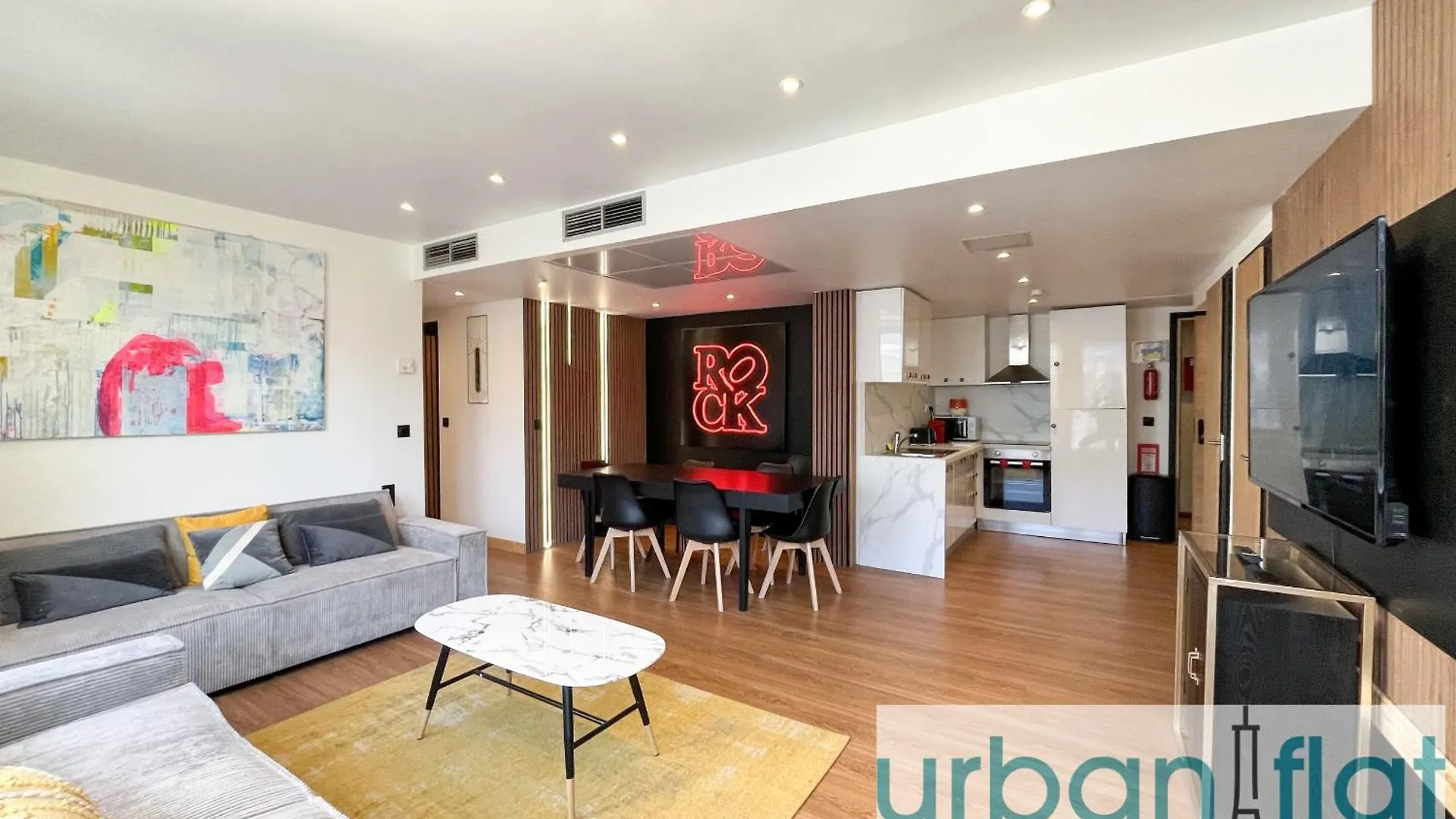 Apartment Urban Flat 128 - Beautiful 4 Bdr Flat Champs-Elysees Paris France
